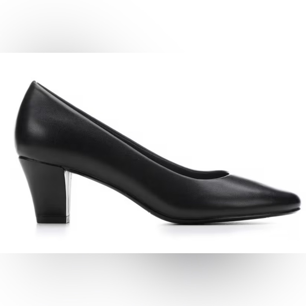 Black Heels with Pointed Toe and Mid Height Heel 7.5